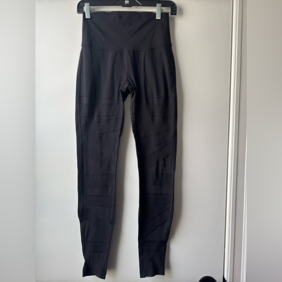 Lululemon // Black High Rise Wunder Under Tech Mesh Leggings - Picture 4 of 10